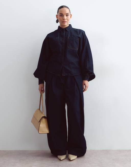 ARRANGE Curve - conjunto de camisa vaquera con mangas voluminosas en índigo, 2 de 4