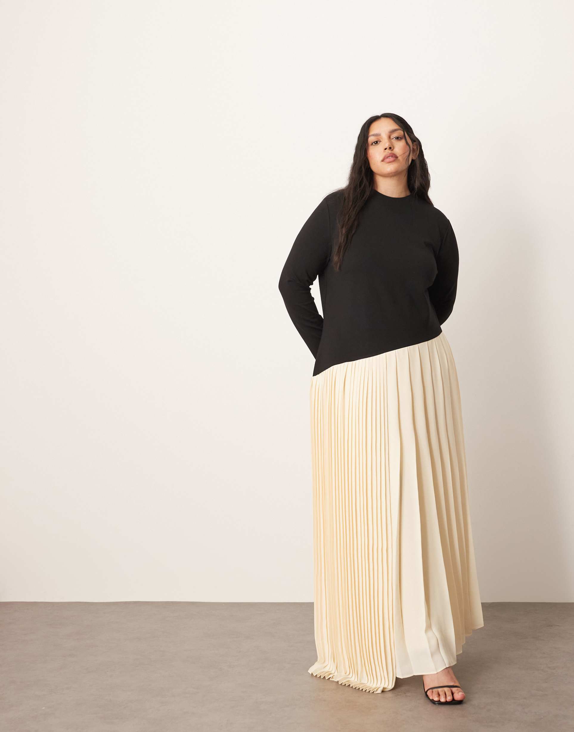 arrange curve contrast fabric sculpted maxi dress with pleated skirt in black
