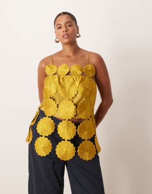 Arrange Curve Cut Work Floral Fringe Hem Top In Gold