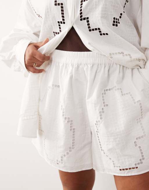 ARRANGE Curve cutwork embroidered shorts in white - part of a set, 4 of 5