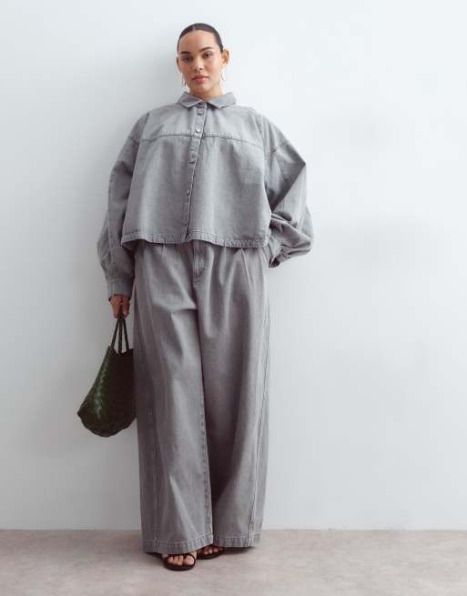 ARRANGE Curve denim oversized shirt and wide leg jean co-ord in grey wash, 2 von 3