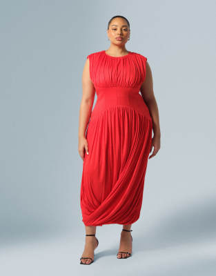 ARRANGE Curve - Drapiertes Maxikleid in Rot mit gesmokter Taille