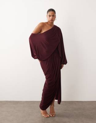 ARRANGE Curve - Drapiertes Midikleid in Burgunderrot mit abfallender Schulterpartie und Schleppe