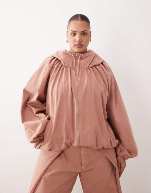 ARRANGE Curve drawcord volume sleeve jacket and tie front carrot jeans set in pink acid wash, 2 of 3