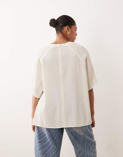 ARRANGE Curve – Elfenbensvit, strukturerad t-shirt med raglanärmar i hybridstil, 3 av 4
