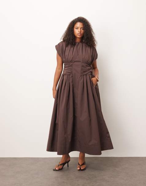 ARRANGE Curve – Gerafftes Maxikleid in Schokobraun mit weitem Rock und betonter Taille - view 1