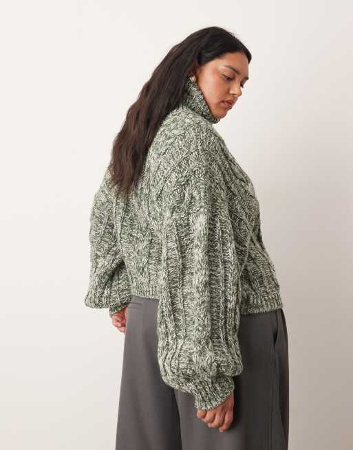 ARRANGE Curve – Hochgeschlossener Pullover aus Zwirngarn in Grün und Creme mit Zopfmuster, 4 von 4