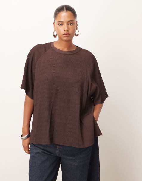 ARRANGE Curve hybrid textured raglan tee in chocolate - view 1