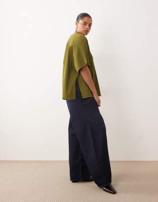 Arrange Curve Hybrid Textured Raglan Tee In Green