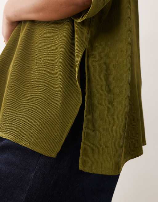 ARRANGE Curve hybrid textured raglan tee in olive, 4 of 4
