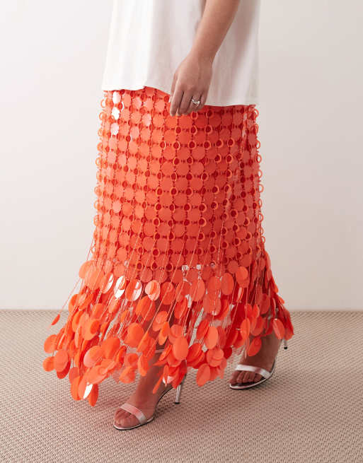 ARRANGE Curve - Jupe mi-longue style futuriste à sequins et ourlet à franges - Tomate, 3 de 5