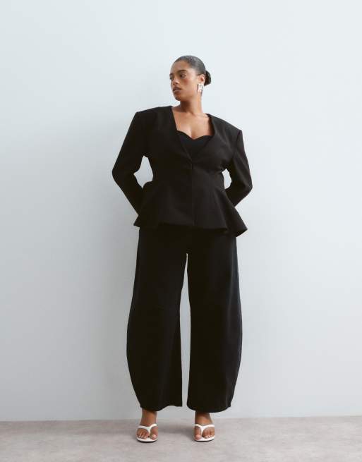 ARRANGE Curve kraveløs blazer med markerede skuldre og peplum i sort, 2 af 4