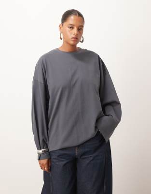 ARRANGE Curve - Langärmliges Oversize-T-Shirt aus Baumwolle in Anthrazit-Grau