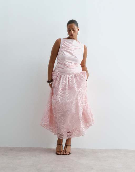 ARRANGE - Curve - Maxi jurk met verlaagde taille en lage rug in roze, 2 van 4