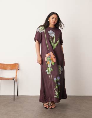 ARRANGE Curve - Maxi-T-Shirt-Kleid aus Satin in Schokobraun mit Blumenstickerei-Rot