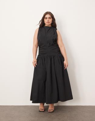 ARRANGE Curve - Midaxi-Kleid in Schwarz mit tief angesetzter Taille, gerüschtem Detail und Stehkragen