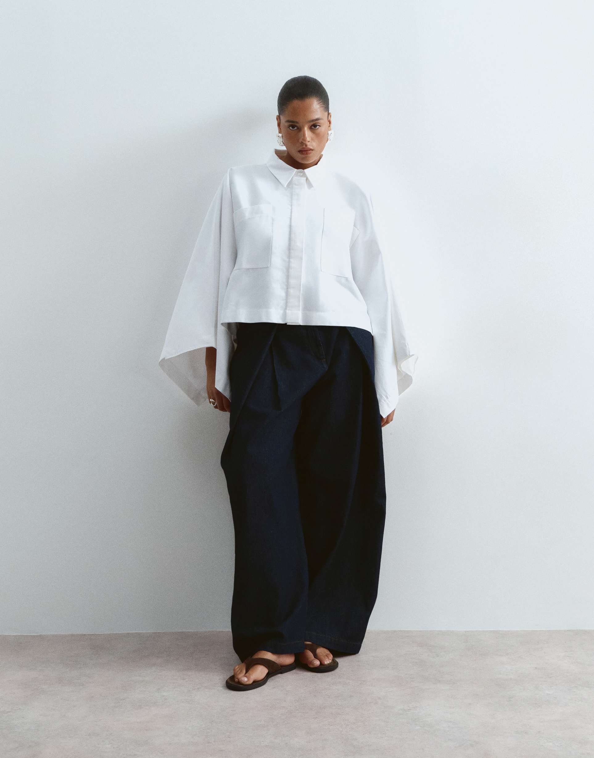 arrange curve oversized cape square cut cotton shirt in white