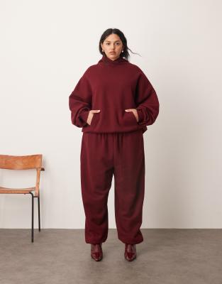ARRANGE Curve oversized premium heavyweight cuffed sweatpants in merlot-Red