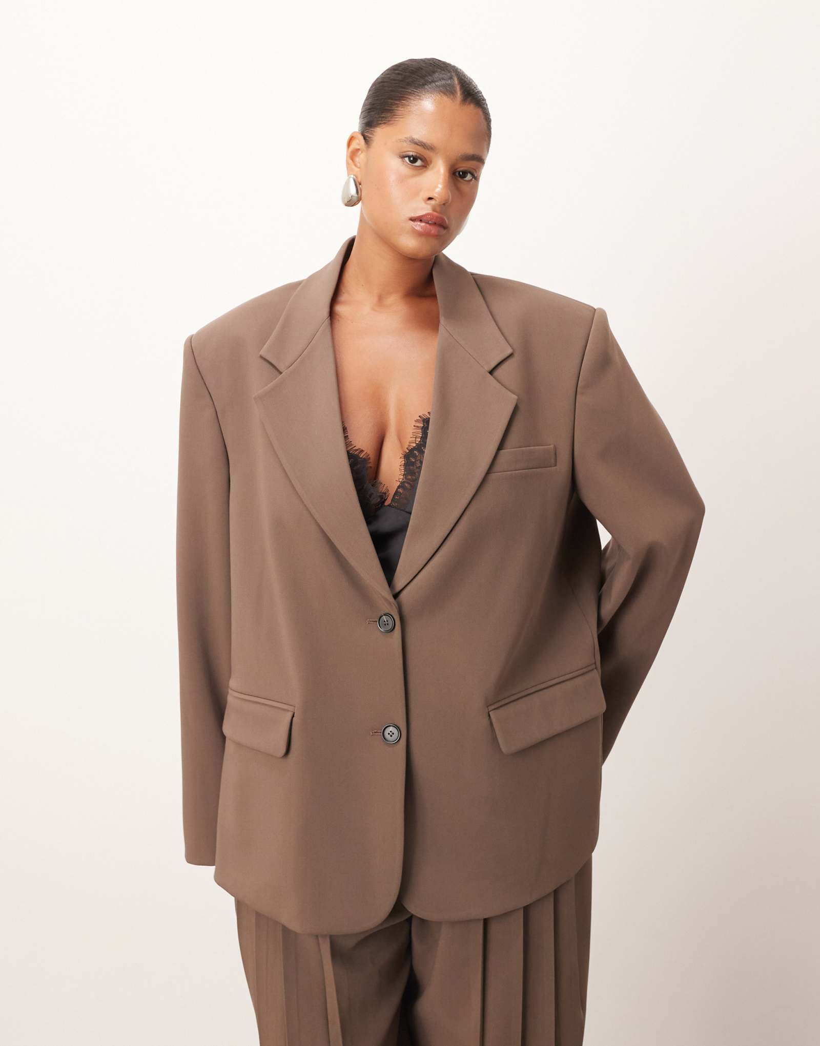 Однобортный блейзер оверсайз в шоколадном цвете ARRANGE Curve - часть комплекта