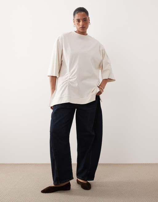 ARRANGE Curve - Oversized T-shirt met gerimpelde zijkant in ecru, 2 van 4