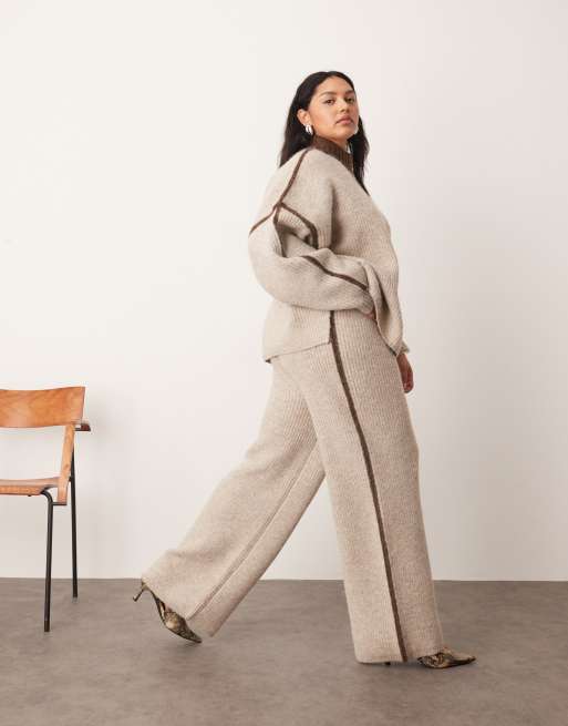 ARRANGE Curve - Pantaloni in maglia a coste spesse color avena con dettagli a contrasto cioccolato in coordinato