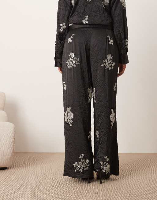 ARRANGE Curve - Pantaloni neri in raso stropicciato decorati a fiori in coordinato, 4 di 5