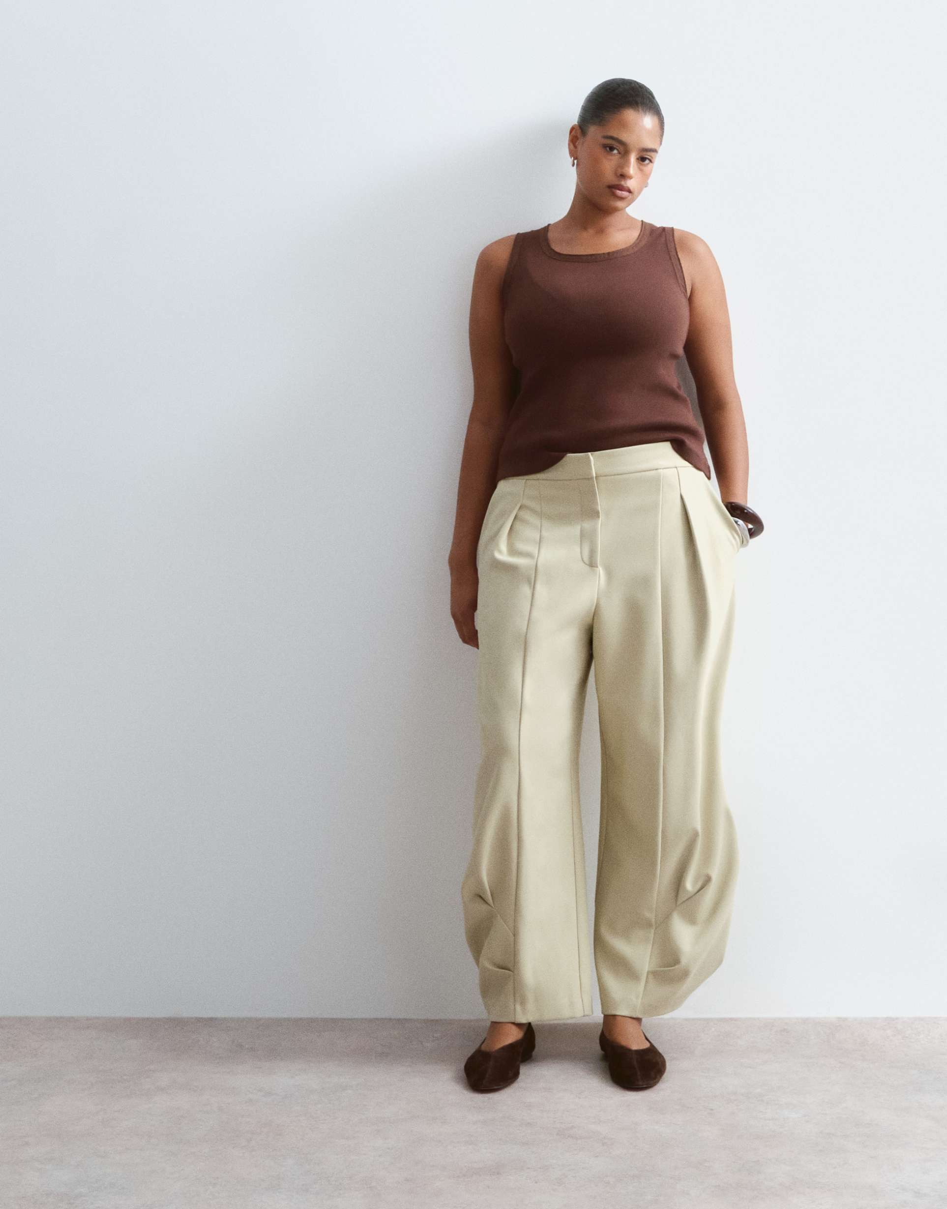 arrange curve pleat barrel leg tailored pants in pistachio