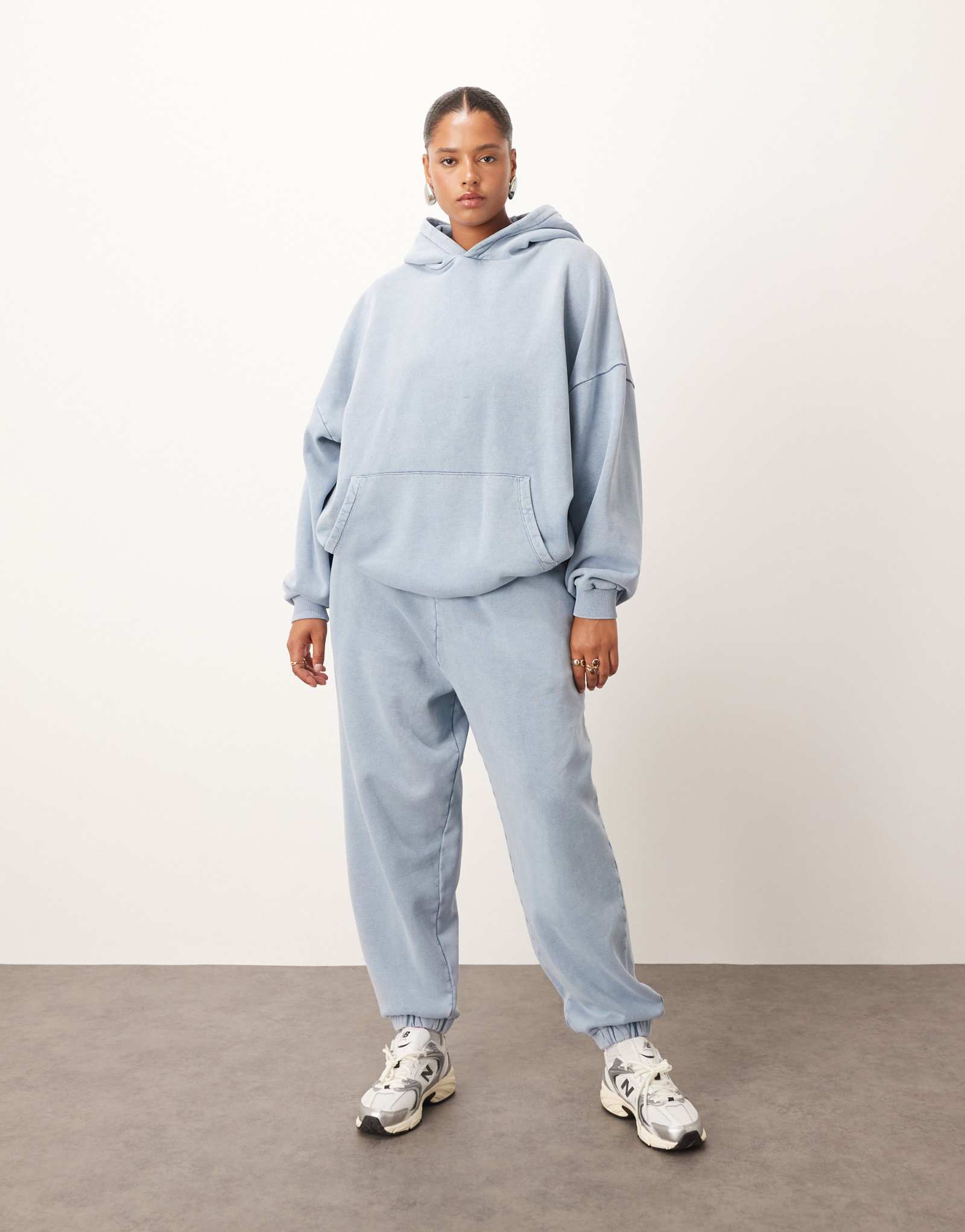 Спортивные брюки с кислотной стиркой ARRANGE Curve premium нежно-синего цвета