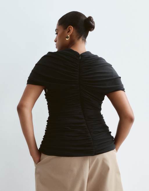 ARRANGE Curve premium topp med draperad detalj i svart, 4 av 4
