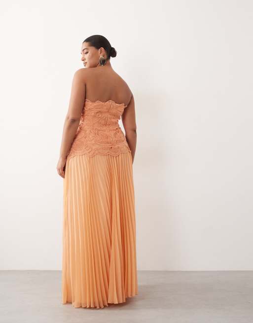 ARRANGE Curve - Robe bandeau longue à découpes abstraites et jupe plissée - Pêche doux, 4 de 4