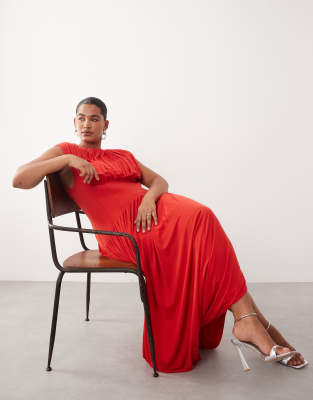 Curve - Robe longue drapée et froncée à taille cintrée - Rouge 46