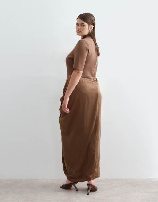ARRANGE Curve robe longueur mollet en maille hybride avec corsage et jupe en satin drapée couleur chocolat, 4 de 5