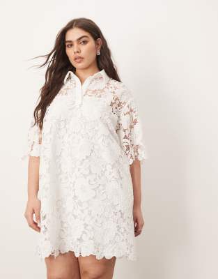 ARRANGE Curve - Robe t-shirt courte en dentelle à col polo - Blanc