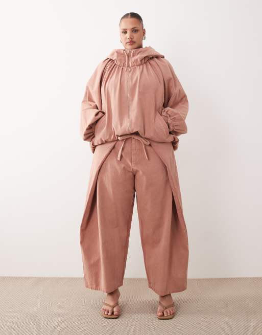 ARRANGE Curve drawcord volume sleeve jacket and tie front carrot jean co-ord in pink acid wash, 3 av 3