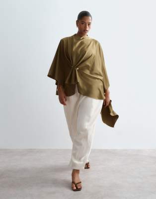 トップス acka drape volume tops ARRANGE Curve satin drape top with hardware detail in olive | ASOS