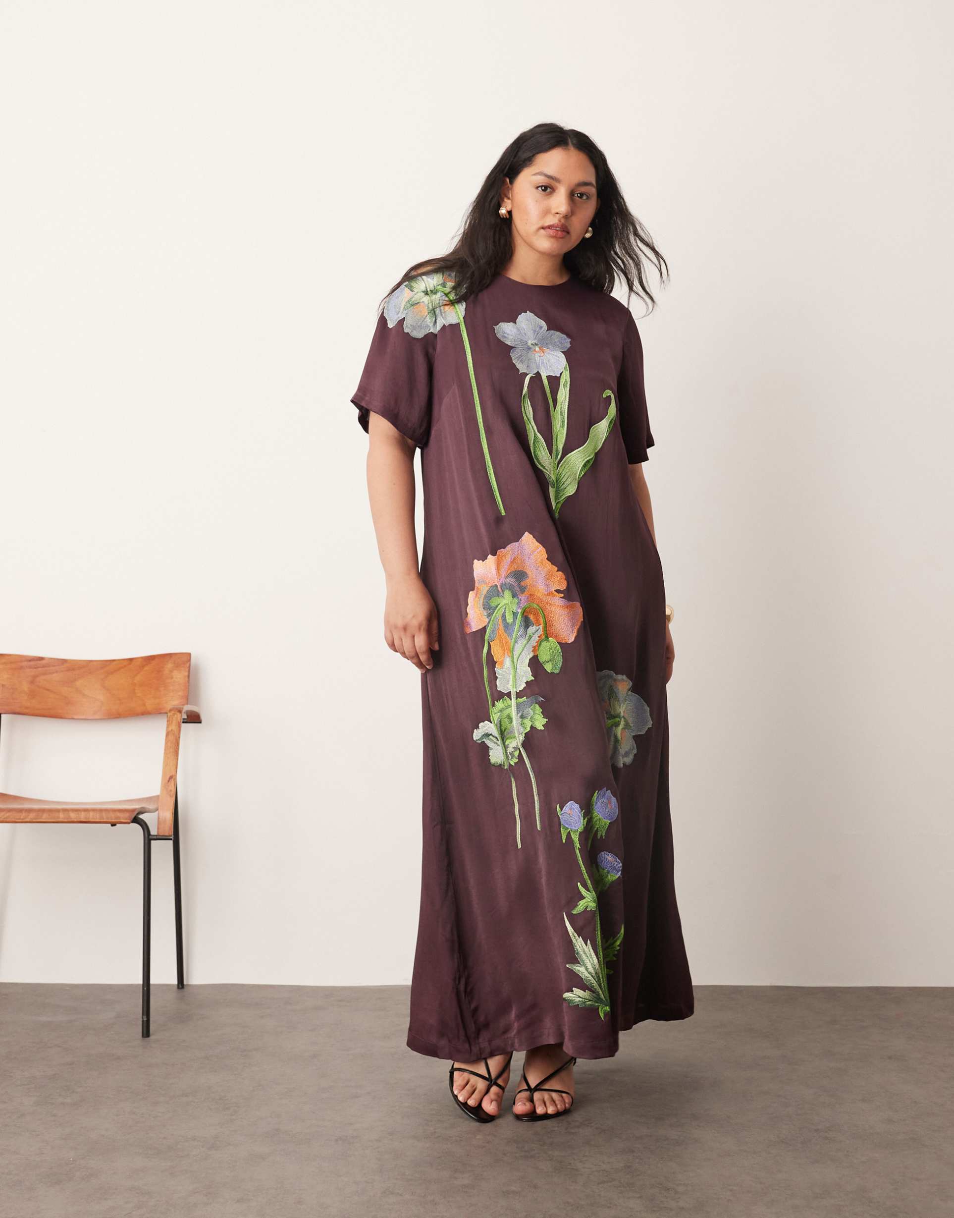 arrange curve satin floral embroidered maxi t-shirt dress in burgundy