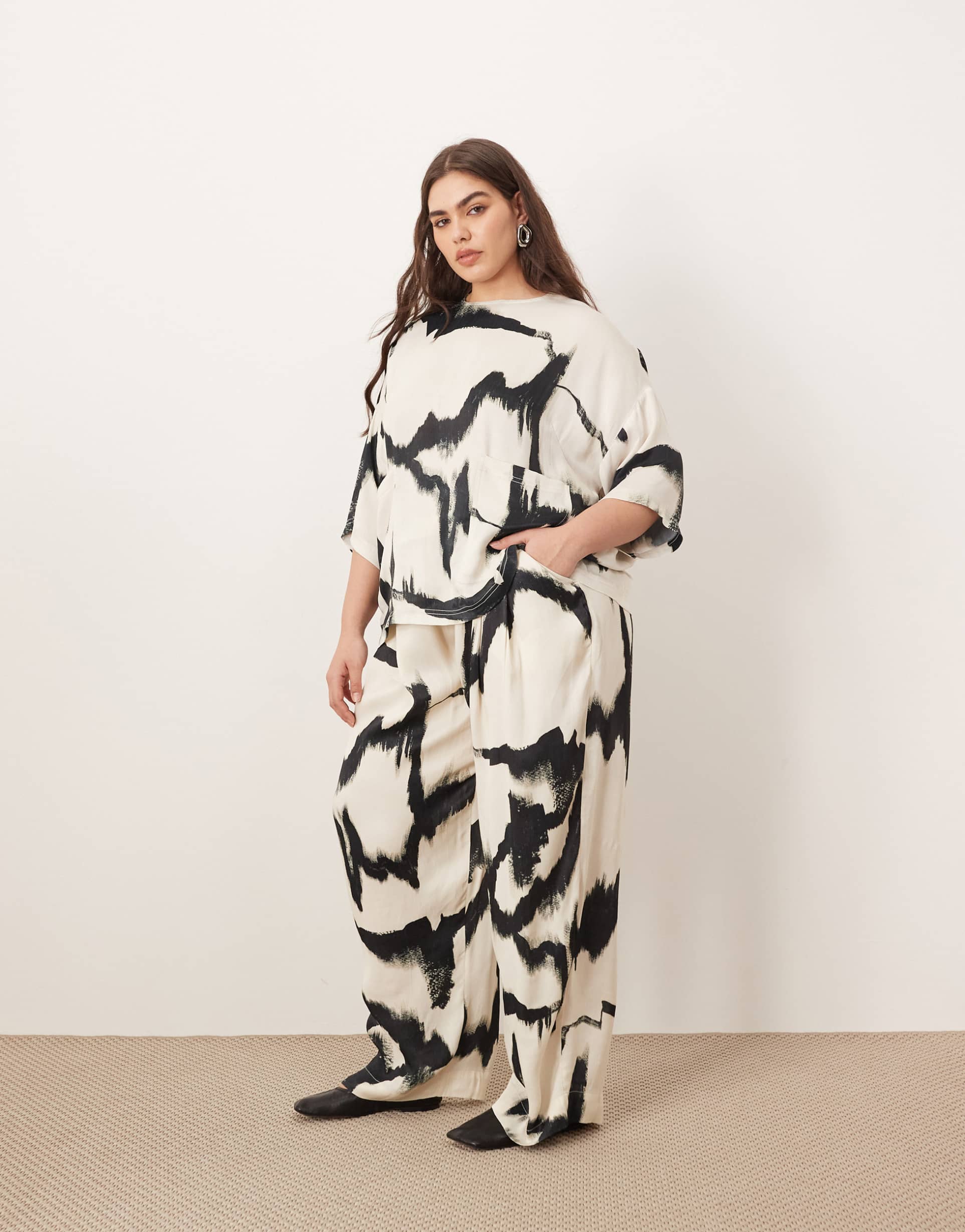 arrange curve satin straight leg pants in mono abstract print - part of a set
