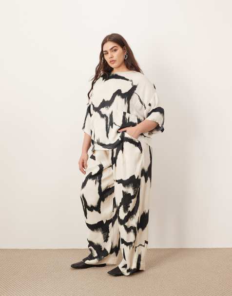 ARRANGE Curve satin straight leg trouser co-ord in mono abstract print
