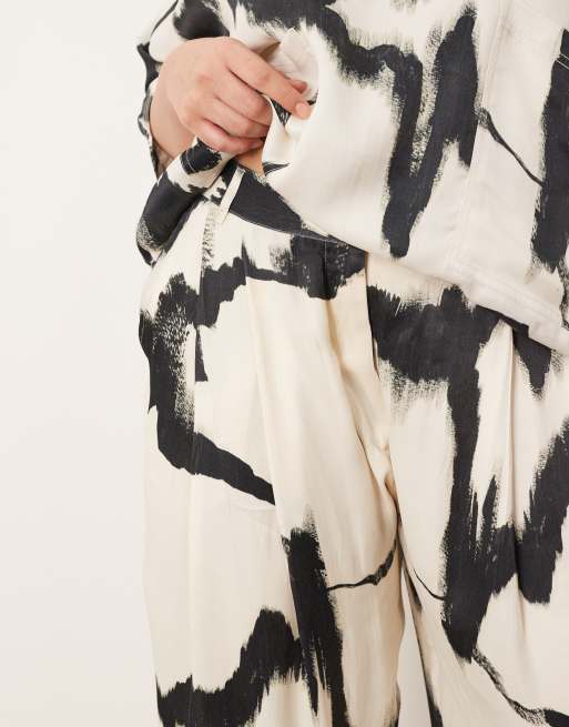ARRANGE Curve satin straight leg trouser co-ord in mono abstract print, 2 of 5