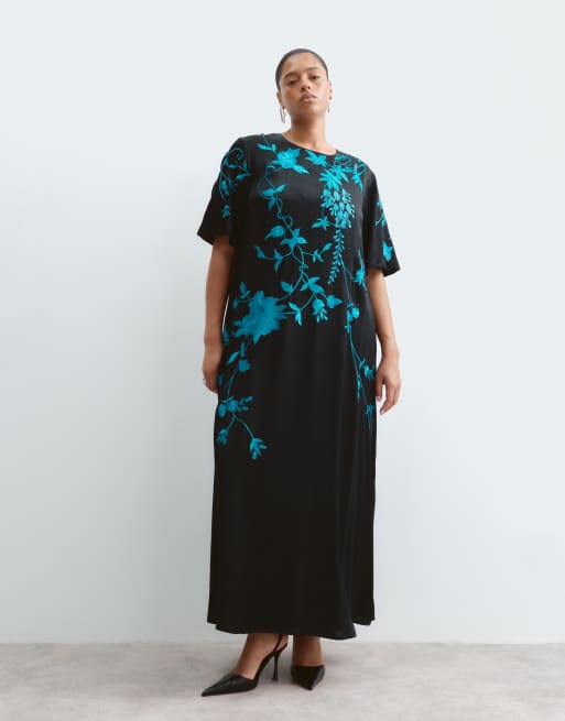 ARRANGE Curve satin T-shirt-maxikjole med broderet hængende blåregn i sort, 3 af 5