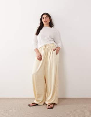 ARRANGE ARRANGE Curve satin wide leg trouser in cream-White