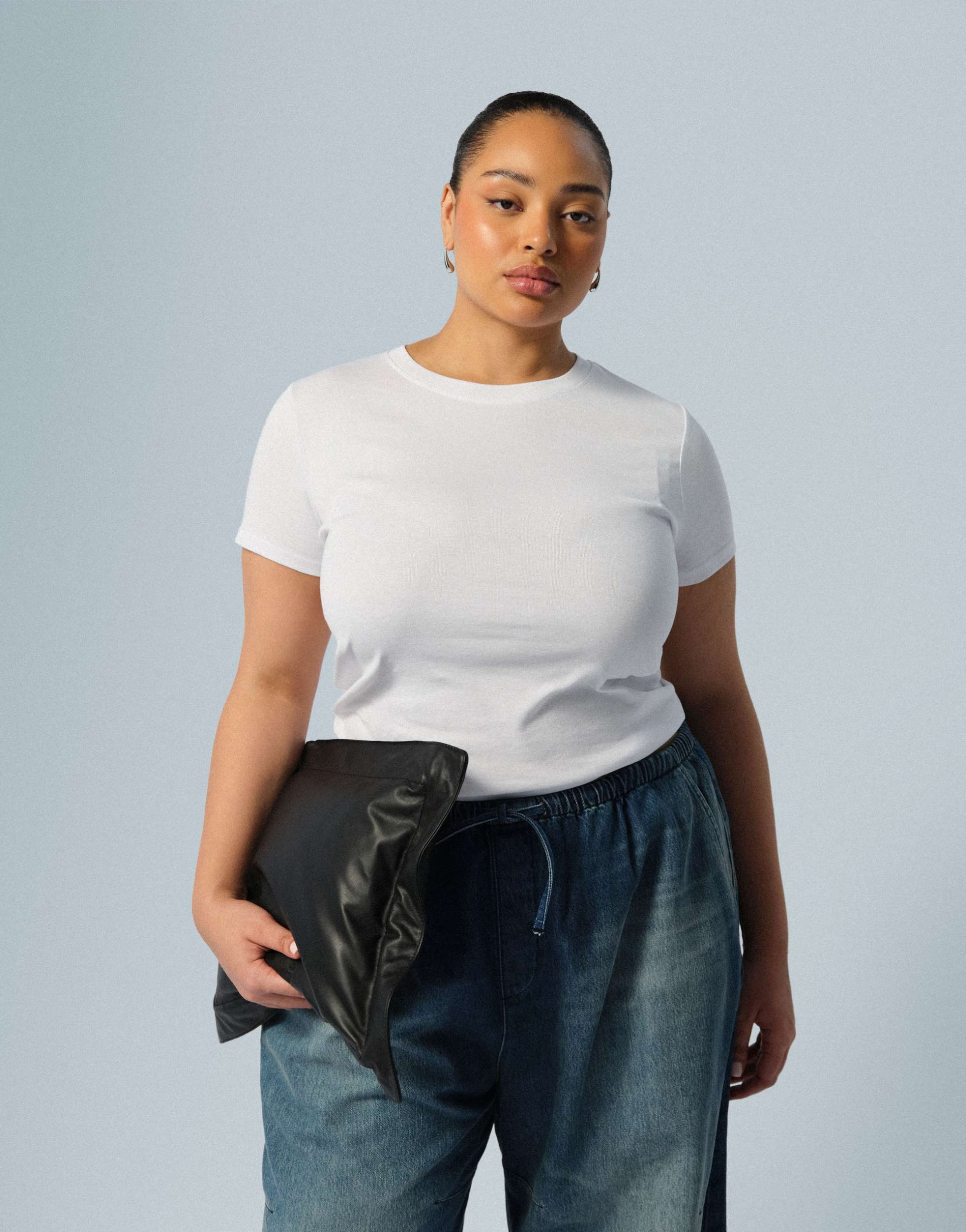 arrange curve sculpted crew neck t-shirt in white