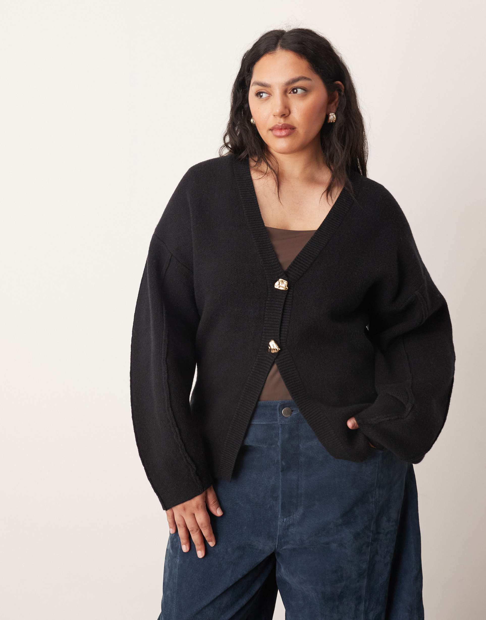 arrange curve sculpted waist cardigan with ovoid sleeve in black