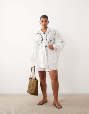 Curve - Shorts in Weiß mit Lochstickerei, Kombiteil Weiß 52