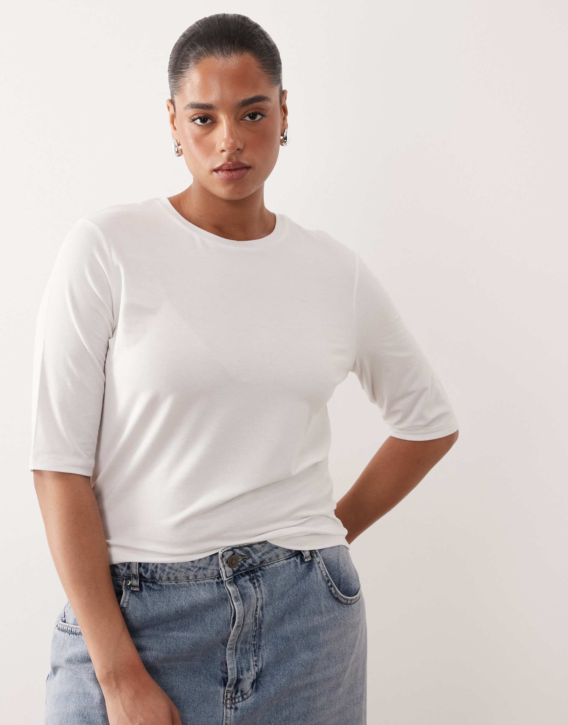 arrange curve slim fit half sleeve tee in white