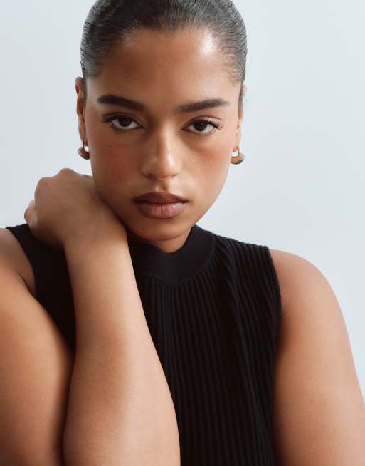 ARRANGE Curve stickad ärmlös peplum-topp i svart, 2 av 4