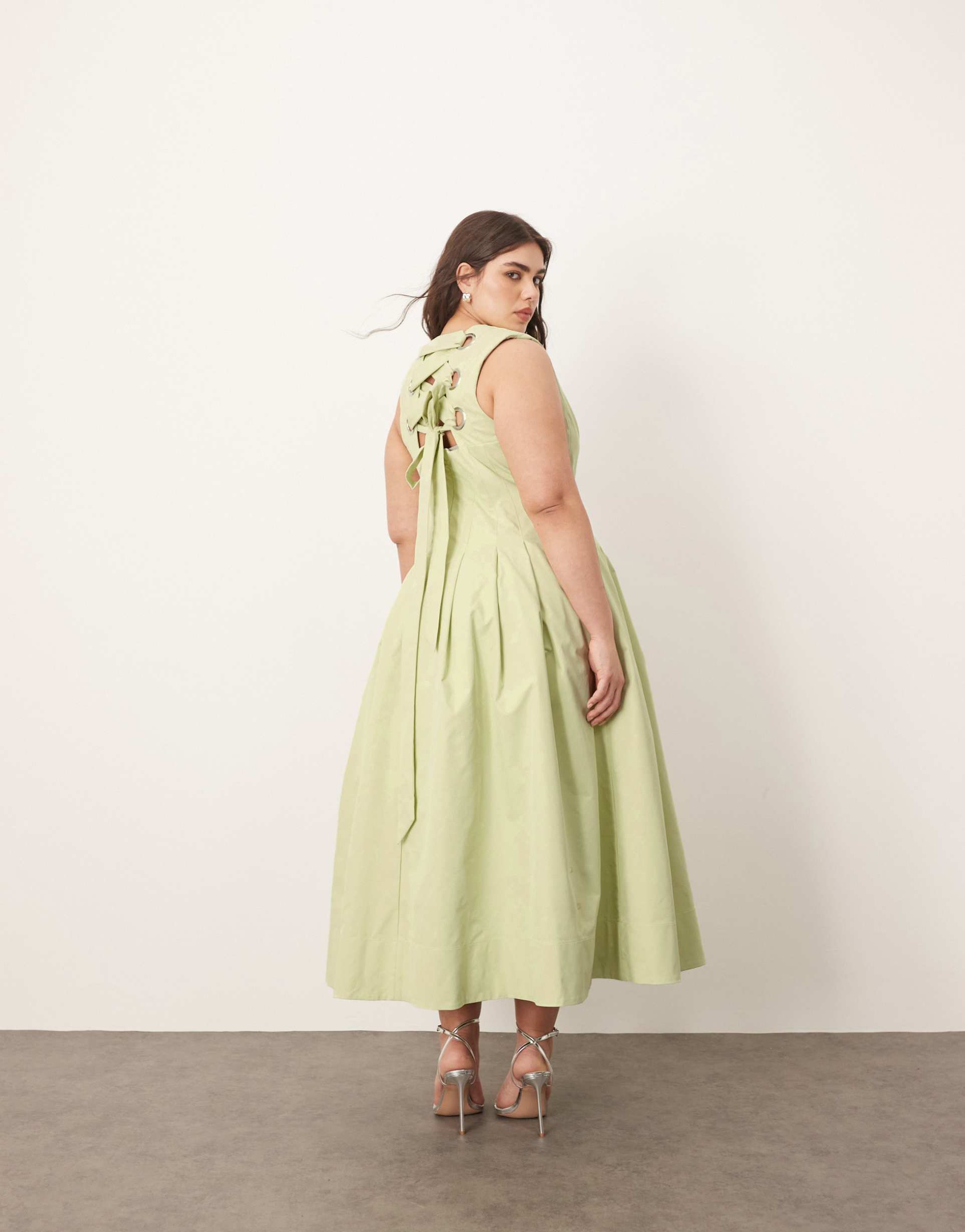 arrange curve structured plunge midi dress with eyelet detail in pistachio green