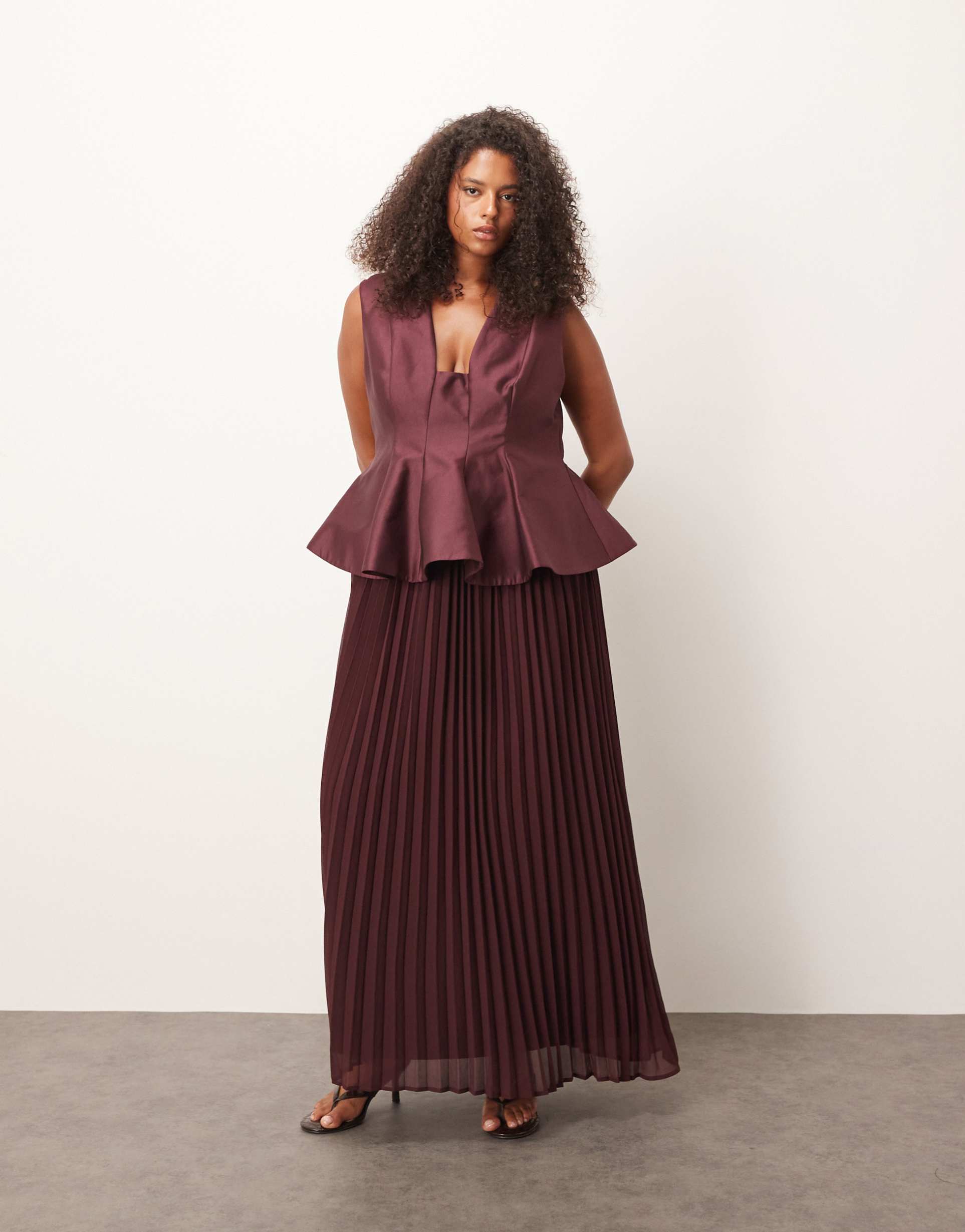 arrange curve structured waisted maxi dress with contrast pleated skirt in plum