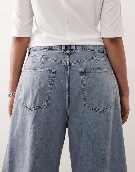 ARRANGE Curve Sydney denim barrel leg jeans in 90's light wash blue, 4 of 5