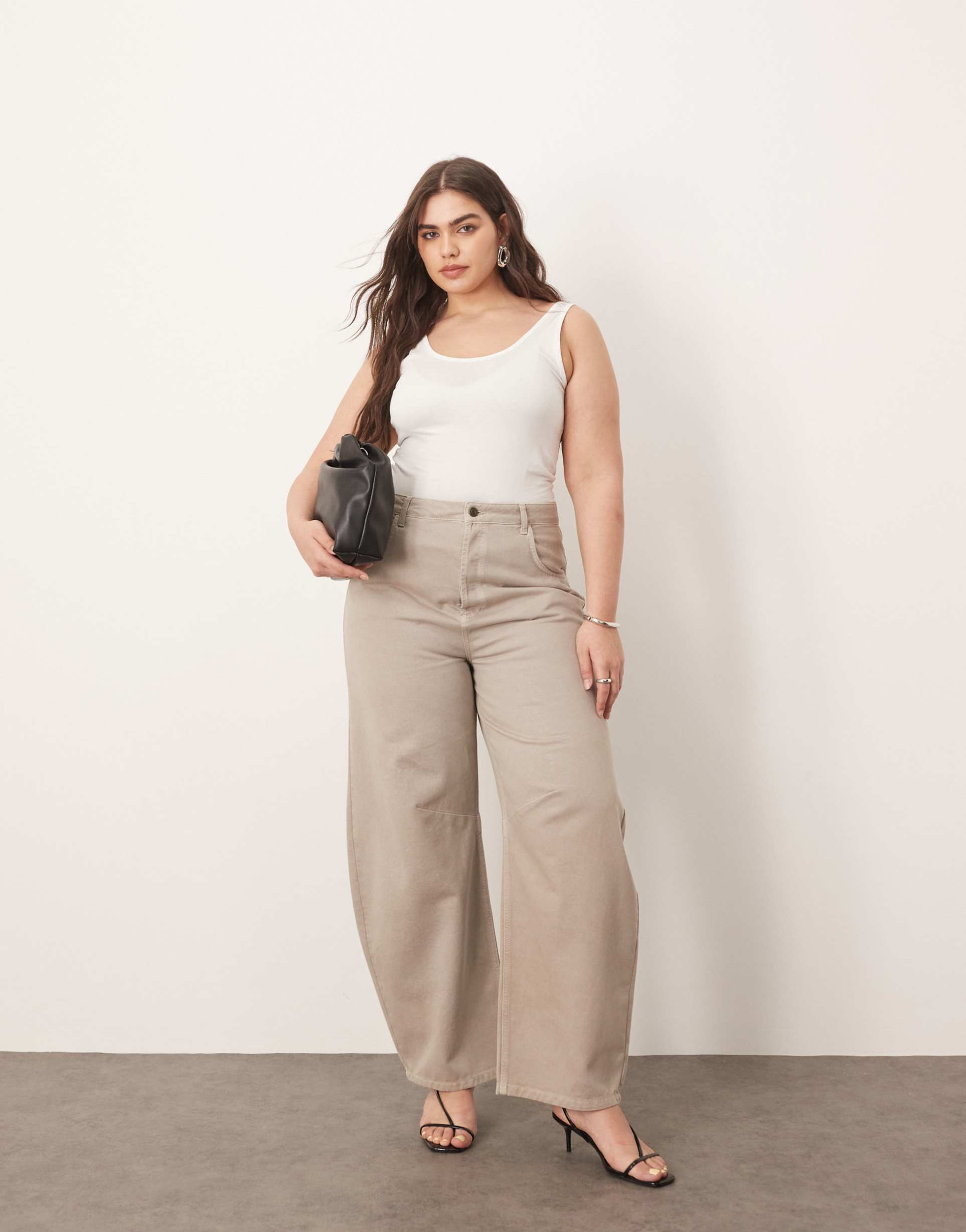 arrange curve sydney denim barrel leg jeans in heather gray